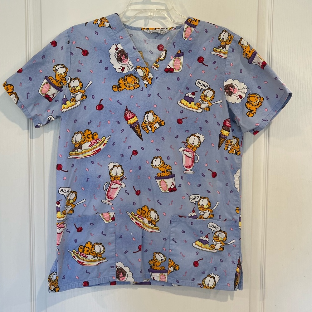 CHEROKEE GARFIELD SCRUB TOP